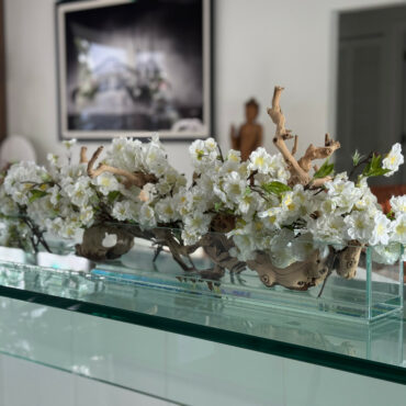 Vaso de Vidro Casa Moderna com Flores de Cerejeira