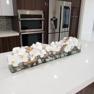 Cachepô de vidro  Casa Moderna com Orquídeas Phalaenopsis Brancas