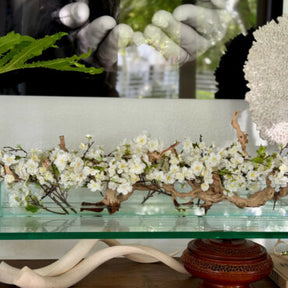 Vaso de Vidro Casa Moderna com Flores de Cerejeira