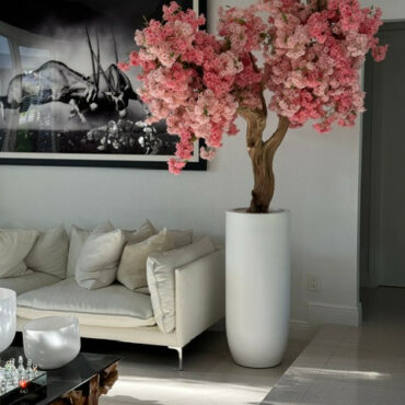 Cachepô St. Tropez Branco Fosco com Árvore de Flores de Cerejeira Rosa Sob Medida