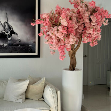 Cachepô St. Tropez Branco Fosco com Árvore de Flores de Cerejeira Rosa Sob Medida