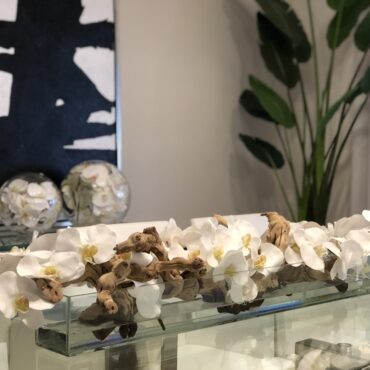 Cachepô de vidro  Casa Moderna com Orquídeas Phalaenopsis Brancas