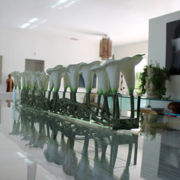 Cachepô de vidro  Casa Moderna com Lírios-brancos (Calla)