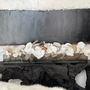 Cachepô de Vidro Preto Fumê 36″ Casa Moderna com Orquídeas Phalaenopsis Brancas