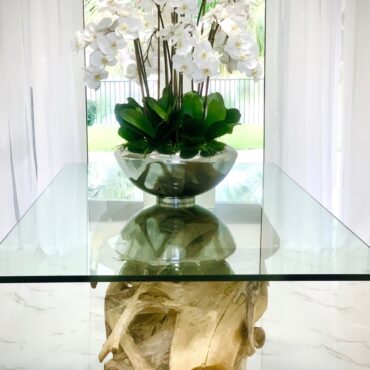 Tigela Avenue com Orquídeas Phalaenopsis Brancas