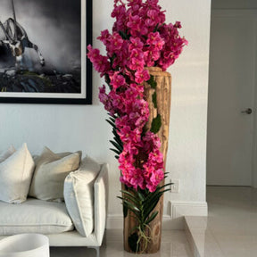 Vaso Grande de Teca Live Edge com Orquídeas Vanda Rosas