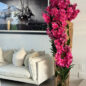 Vaso Grande de Teca Live Edge com Orquídeas Vanda Rosas