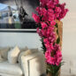 Vaso Grande de Teca Live Edge com Orquídeas Vanda Rosas