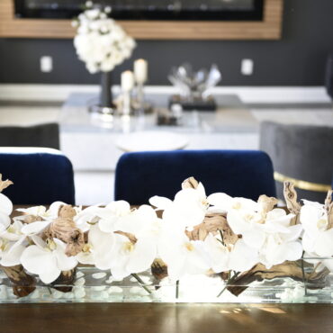 Cachepô de vidro  Casa Moderna com Orquídeas Phalaenopsis Brancas