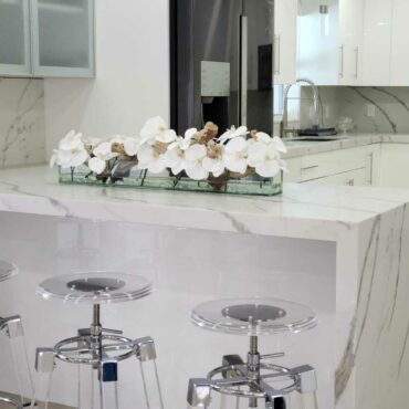 Cachepô de vidro  Casa Moderna com Orquídeas Phalaenopsis Brancas