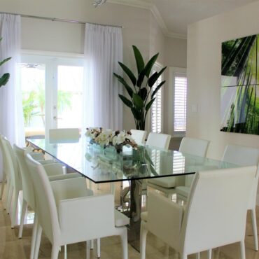 Cachepô de vidro  Casa Moderna com Orquídeas Phalaenopsis Brancas